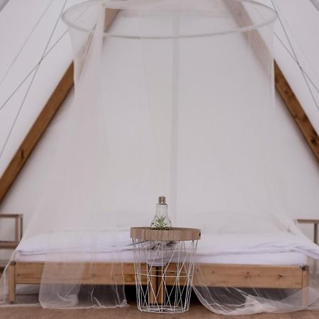 Lupa Tent Budakalász Buitenkant foto