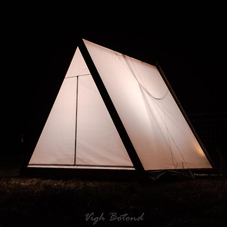 Lupa Tent Budakalász Buitenkant foto