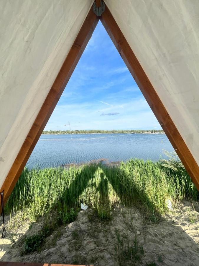Lupa Tent Budakalász Buitenkant foto