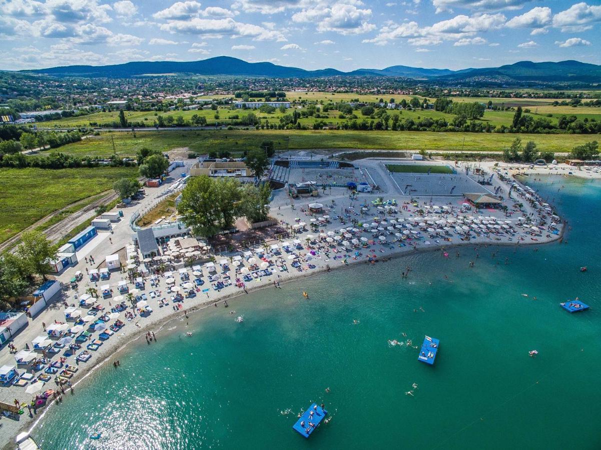 Lupa Tent Budakalász Buitenkant foto