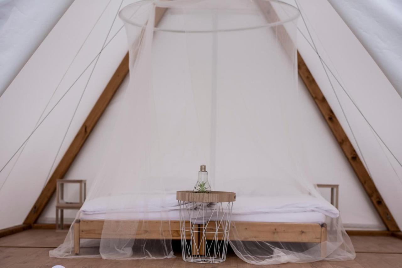 Lupa Tent Budakalász Buitenkant foto