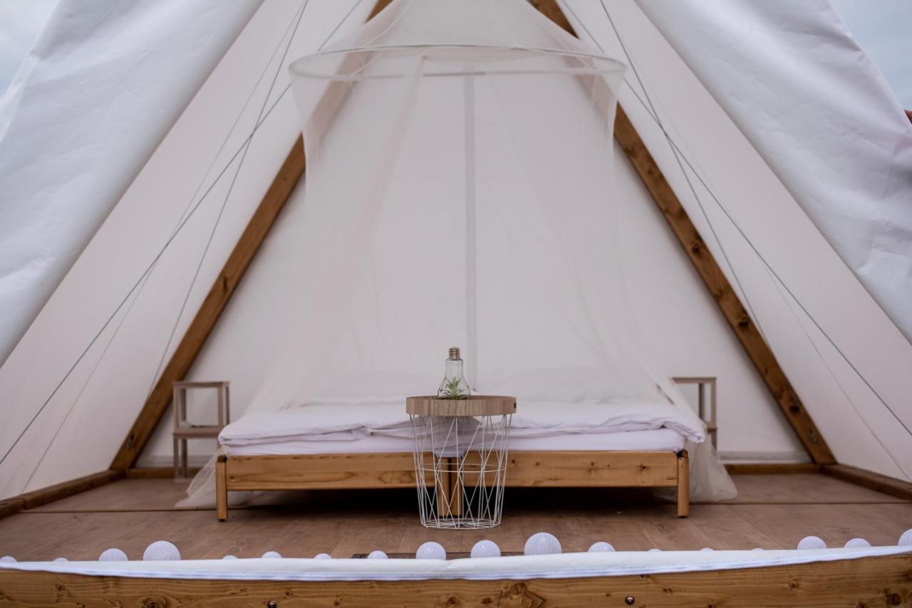 Lupa Tent Budakalász Buitenkant foto