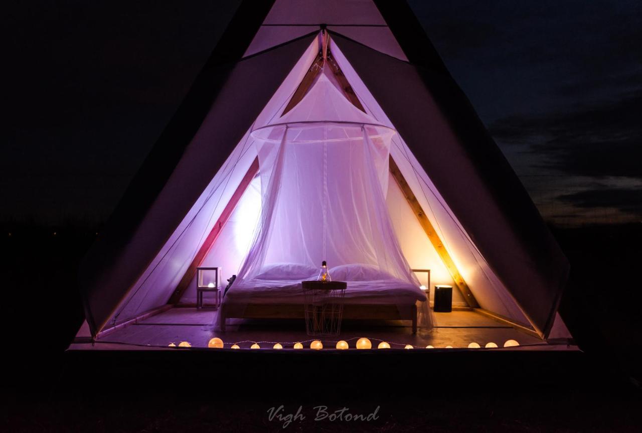 Lupa Tent Budakalász Buitenkant foto