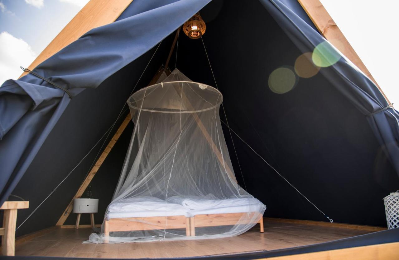 Lupa Tent Budakalász Buitenkant foto