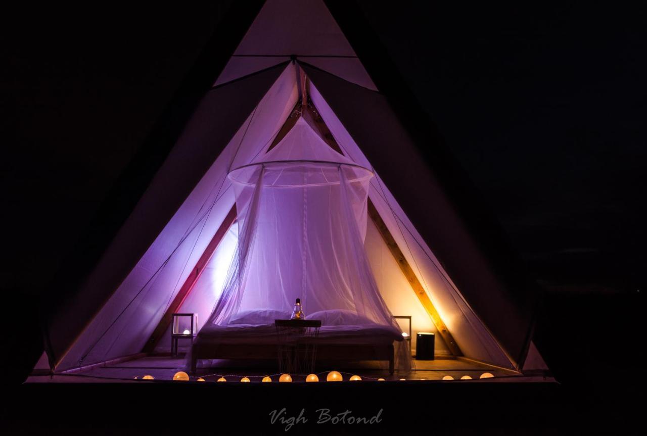 Lupa Tent Budakalász Buitenkant foto