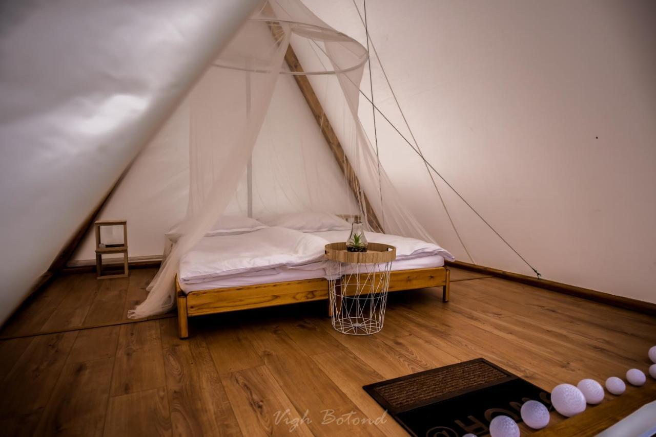 Lupa Tent Budakalász Buitenkant foto